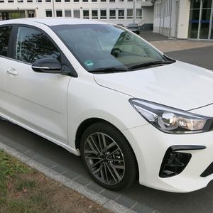 Die aktuelle Modellgeneration des Kia Rio kann sich sehen lassen.(Bild:  Schreiner/»kfz-betrieb«)