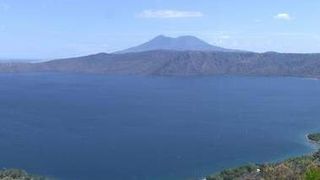 Die Apoyo Caldera in Nicaragua war vor 24.500 Jahren Schauplatz eines gewaltigen Vulkanausbruchs. Neue Untersuchungen legen die Vermutung nahe, dass diese und andere Eruptionen Gase freigesetzt haben, die zeitweise die Ozonschicht deutlich ausgedünnt haben. (Bild: S. Kutterolf, Geomar)