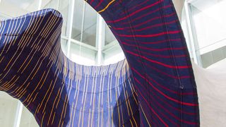 Eine 3D-gestrickte Schalung aus Textil half dabei, das fünf Tonnen schwere Kunstwerk zu formen.  (ETH Zürich/Mariana Popescu)