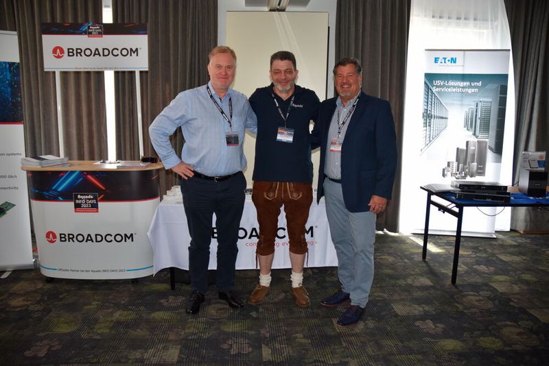 Volker Rühlicke (m., Aquado) mit Dirk Severin (l.) und Dietmar Hinze (beide Broadcom) (Bild: Aquado)