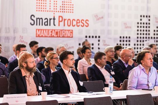 Auch in diesem Jahr erwarten die Fachbesucher spannende Vorträge rund um die digitale Transformation.(Bild:  Stefan Bausewein)