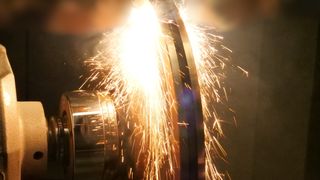 laersline-beidseitige-beschichtung-ausschnitt-scaled-1 (Quelle: Laserline)