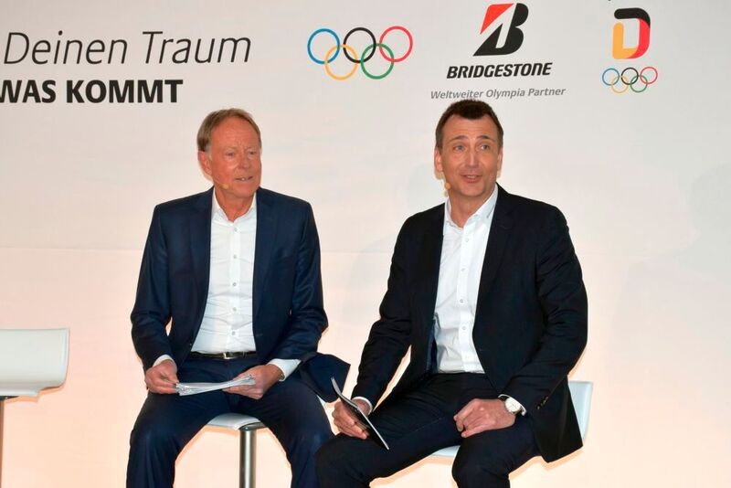 Bridgestone-Geschäftsführer Andreas Niegsch (rechts) mit Moderator Wolf-Dieter Poschmann: „Verfolge deinen Traum.“ (Jan Rosenow)