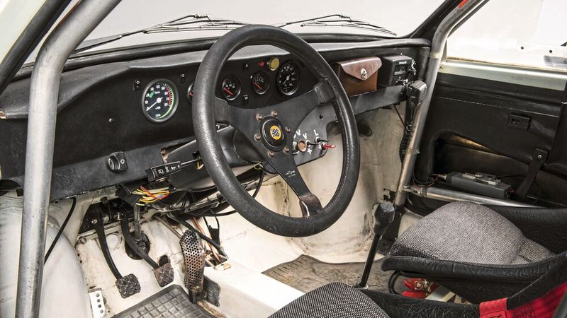 Nicht nichts, aber ziemlich wenig. Durch den Verzicht auf alles nur ansatzweise Unnötige schaffte es die Škoda-Rennsportabteilung, das Gewicht des 130 LR auf 730 kg zu begrenzen. (Bild: PETR HOMOLKA)