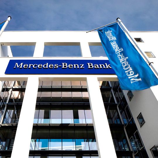 (Foto:  Daimler Financial Services)