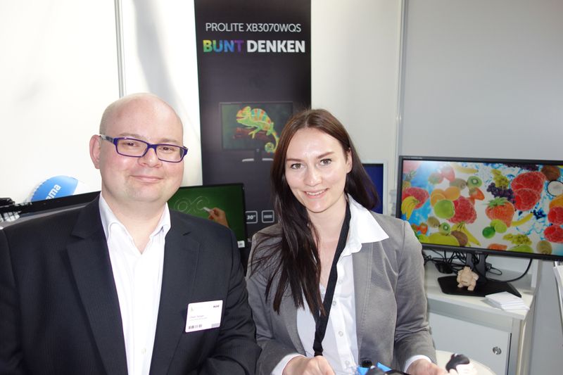 Oliver Seeger, iiyama, musste gerade einen Fragebogen ausfüllen. (Bild: IT-BUSINESS)