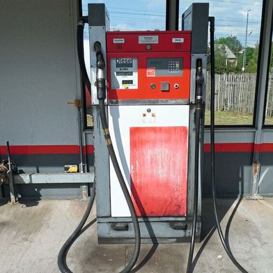 Tankstellen müssen nicht immer supermodern sein. In Oberfranken wird an einer Tankstelle über längere Zeit der Preis nicht geändert (Symbolbild). (Bild: frei lizenziert)