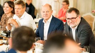 Nach den Worten von Bundeskanzler Olaf Scholz soll in Schwedt noch lange Öl verarbeitet werden. (Bild: Bundesregierung)