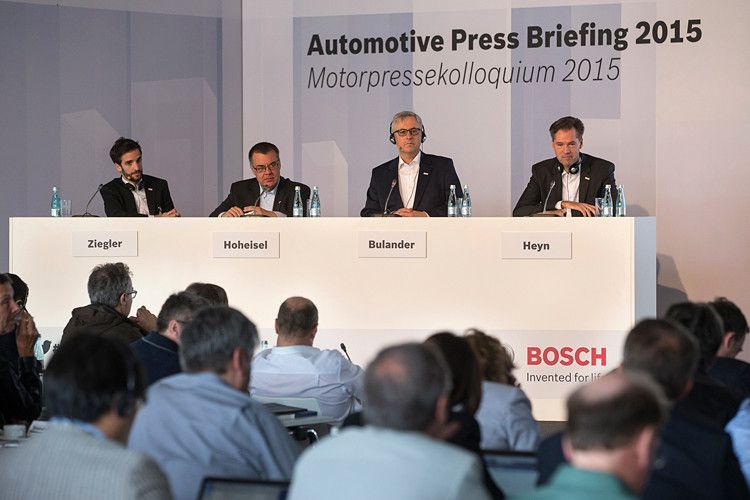 62. Internationales Motorpressekolloquium von Bosch (v. l.): René Ziegler, Leiter Medienarbeit und Public Relations, Dr. Dirk Hoheisel, Geschäftsführer, Dr. Rolf Bulander, Geschäftsführer und Vorsitzender des Unternehmensbereichs Mobility Solutions, Dr. Markus Heyn, Geschäftsführer. (Foto: Bosch)