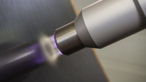 Non-contact atmospheric pressure plasma pretreatment of a CFRP surface. (Source: Fraunhofer IFAM)