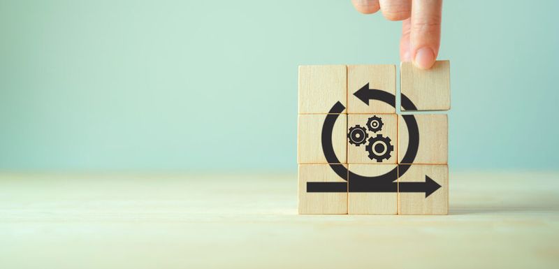 Agile Methoden in der Produktentwicklung ermöglichen eine schnellere Anpassung an sich ändernde Anforderungen, eine höhere Kundenorientierung und eine effizientere Nutzung von Ressourcen.(Bild:  Parradee - stock.adobe.com)