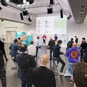 Der Call for Papers für die „Power of Electronics 2026” ist eröffnet. Auf dem vergangenen Kongress suchten mehr als 300 Teilnehmer an zwei Kongresstagen den interdisziplinären Austausch. (Bild:  Stefan Bausewein)