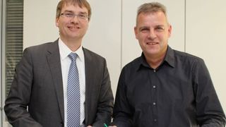 Mit der Flexibilisierung der Arbeitszeit will EBM-Papst ein Signal für die Vereinbarkeit von Familie und Beruf setzen. Im Bild: Ralf Sturm, Leiter Personalservice (l.) und  Alexander Kurz, Betriebsratsvorsitzender von EBM-Papst Mulfingen. (Bild: EBM-Papst)