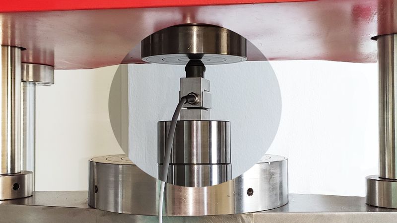 Die zur Inelta-Gruppe gehörende Vypro spol s.r.o. führt Kraftsensor-Kalibrierungen nach europäischen Standard gemäß ISO 376 durch.(Bild: Inelta)