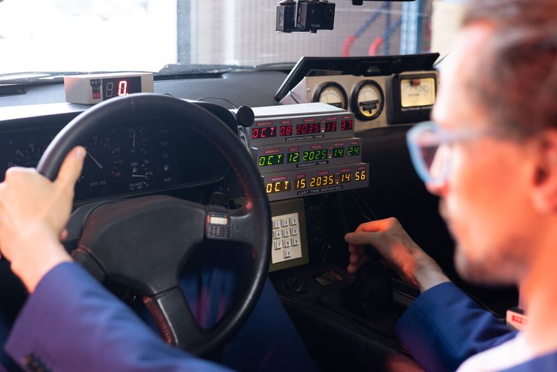 Auf der Fahrt in die Zukunft geht ins Jahr 2035: besucher erleben die vergangenen zehn Jahre der Rezyklat-Entwicklung im Rückspiegel. (Bild: Holy Poly)