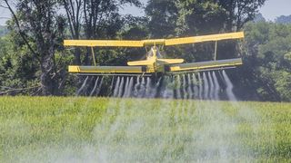 Abb. 1: Organochlorpestizide kamen weltweit Jahrzehnte lang als Pflanzenschutz- und Schädlingsbekämpfungsmittel zum Einsatz.  (© ASP Inc - Fotolia)