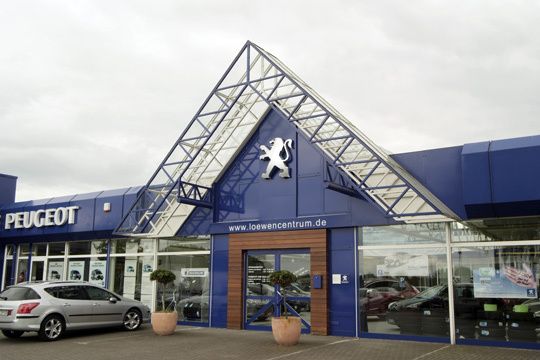 In Münster-Roxel enstand die vierte Peugeot-Filiale, die über einen Ausstellungsraum von 800 Quadratmetern verfügt. (Archiv: Vogel Business Media)