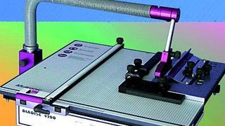 Bild 1: Sägemaschine zur Herstellung von Prüfkörpern mit maximierter Reproduzierbarkeit. (Archiv: Vogel Business Media)