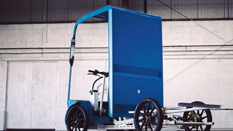 Das kleine Lasten-Pedelec von EAV soll mindestens 30 Kilometer Reichweite haben.(Bild:  EAV)