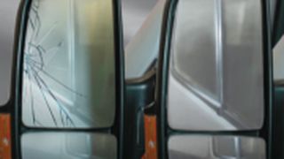 Mit der Folie lassen sich defekte Außenspiegel reparieren. (Archiv: Vogel Business Media)