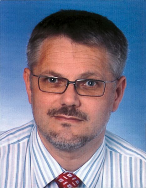 Karl-Friedrich Rauterberg, Leiter Entwicklung Automationssysteme bei der Bosch Rexroth AG in Lohr: „Ein Großteil der Rexroth-Steuerungen basiert auf einem Betriebssystem, das die notwendigen Echtzeitanforderungen für unsere Steuerungen zusichert. Auf diesem Betriebssystem ist bis dato kein einziger Virenbefall bekannt. Dort, wo Windows zum Einsatz kommt, wird seitens Rexroth mit aktuellen Sicherheitspatches und Virensignaturen gearbeitet. Zusätzlich empfehlen wir unseren Kunden, ebenfalls ihr Netzwerk abzusichern.“ Bild: Bosch Rexroth (Archiv: Vogel Business Media)