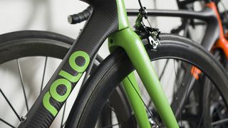 Ziel übertroffen: Der verwendete Verbundmaterialoptimierungsprozess und weitere Materialverbesserungen senkten das Gewicht des Rahmens von 829 auf 710 g. (Bild: Altair)