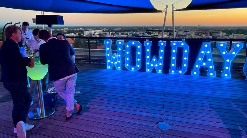 Der Wow-Day von Carwow fand in der Eventlocation „upside east“ im Münchener Werksviertel statt. (Bild: Carwow/Jörg Schwieder)