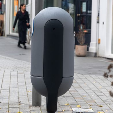 Ergonomisch, nachhaltig, robust: Binji, die innovativen Müllbehälter von Wolters Mabeg für den öffentlichen Raum. (Bild: ACE)