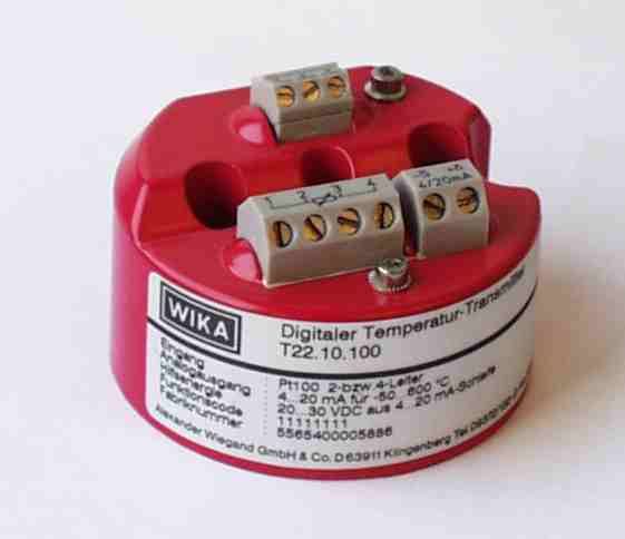 WIKA Temperatur-Transmitter früher Anfang der 90er Jahre wurde der Kopf-Temperatur-Transmitter T22 von WIKA vorgestellt. Damals noch in einem Metall-Gehäuse, versehen mit linear angeordneten Käfigklemmen, aber bereits in der seitens DIN geforderten Größe, entsprechend den Abmessungen von DIN Köpfen. (Quelle: Wika)