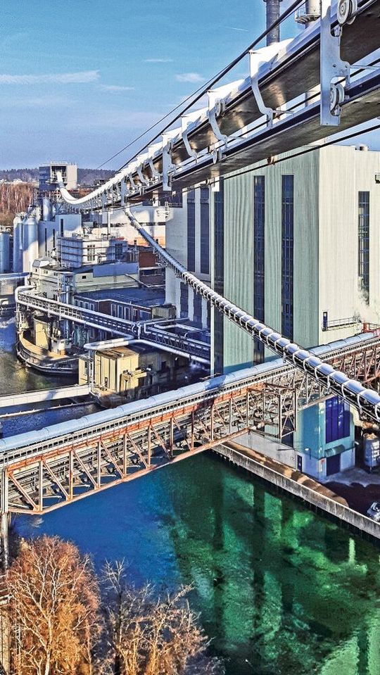 Bestehende Standorte sind oft verbaut und bieten wenig Raum für neue Anlagen.(Bild:  Doppelmayr Transport Technology GmbH)