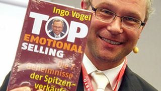 Ingo Vogel ist iist Rhetorik- und Verkaufstrainer und Autor der Bestseller „So reden Sie sich an die Spitze“ und „Top Emotional Selling – Die 7 Geheimnisse der Spitzenverkäufer“. (Ingo Vogel)