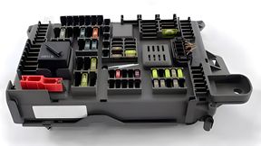 Boîtier de relais avec boîtier en PA recyclé électriquement isolant (indice CTI de 600 V). (Bild: Techno-Compound)