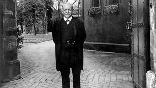 Umzug ins Grüne: Seine späteren Lebensjahre verbrachte August Thyssen auf Schloss Landsberg oberhalb von Essen-Kettwig. Die Fabrikanten-Villa ließ er aufwändig umgestalten. (thyssenkrupp Konzernarchiv, Duisburg)