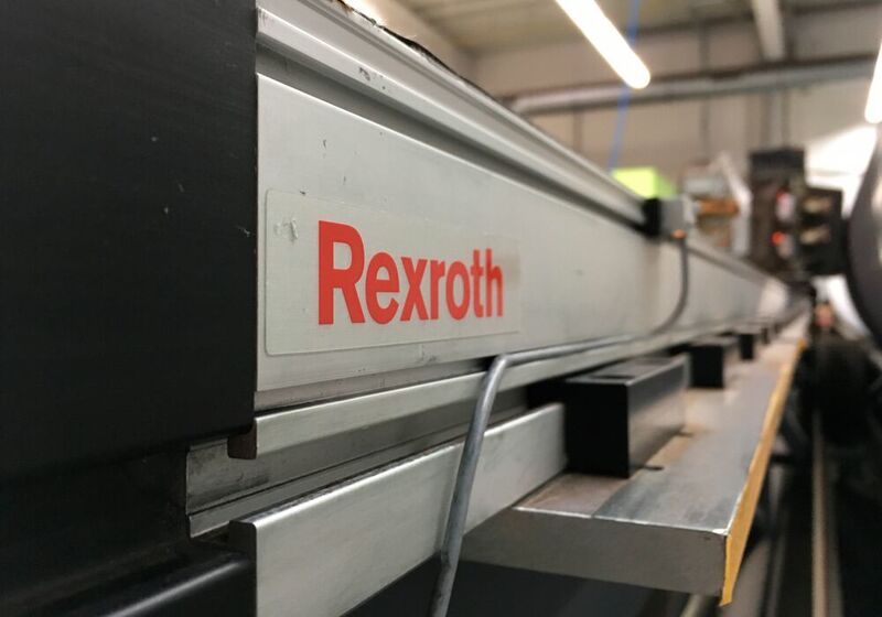 Aus einer Hand: Ergänzend zum übergroßen Linearsystem CKR-200 konfektionierte Bosch Rexroth auch ein einbaufertiges Paket an Antriebs- und Steuerungstechnik.  (Rexroth)