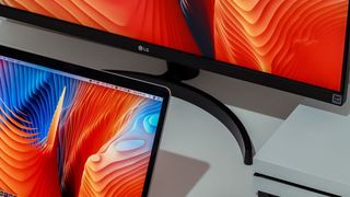 Die neu erstellten Flüssigkristalle lagen bei Zimmertemperatur in einer speziellen Anordnung der Moleküle vor, die in den meisten Flüssigkristalldisplays (LCD) Anwendung findet. (gemeinfrei)