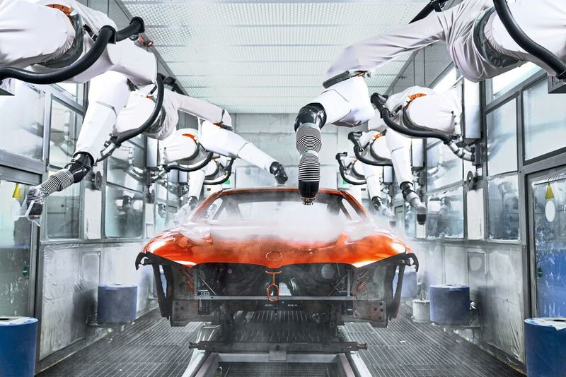 Die Motorhaube des 8er Coupé ist aus Aluminium, das Dach ist erstmals bei einem BMW-Serienfahrzeug aus CFK. (BMW)