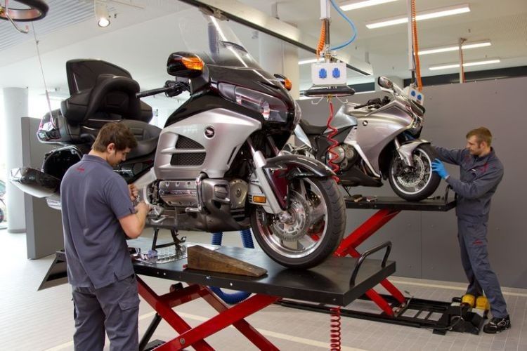Auch die Motorrad-Werkstatt selbst ist ein Hingucker. (Foto: Honda)