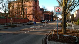 Mit dem neuen Straßenverkehrsgesetz würden Behörden mehr Befugnisse erhalten – zum Beispiel beim Anordnen von Tempo 30. (Bild: Thomas Günnel/Vogel Communications Group)