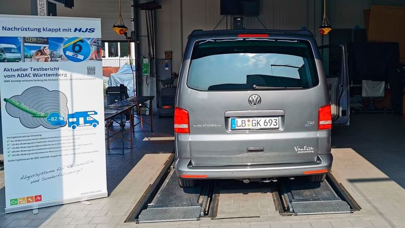 Mit einem nachgerüsteten SCR-Kat dürfen nun auch Wohnmobile in Fahrverbotszonen für Euro-5-Diesel einfahren.(Bild:  HJS)