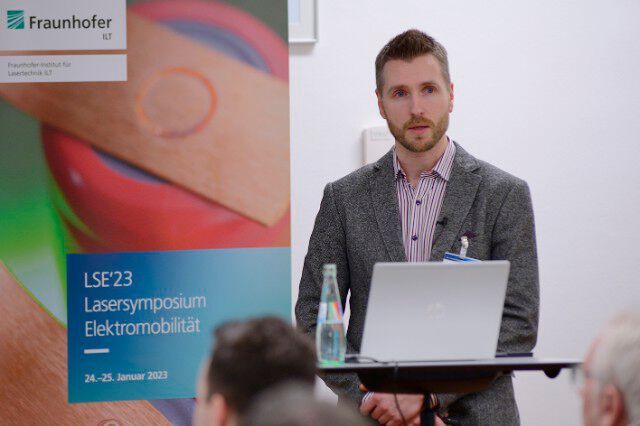 Matti Autioniemi, Geschäftsführer und Mitgründer des Startups Aurora Powertrains Oy aus Rovaniemi in Finnland: „Wegen der hohen Energiedichte und der IP67-Klassifizierung sind bereits mehrere Unternehmen an unserem Batteriekonzept interessiert.“ (Bild: Fraunhofer ILT)