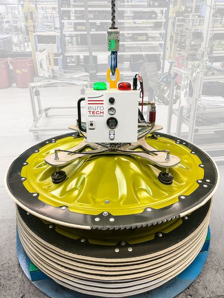 Rundbleche mit fertig montierten Messern. (Bild: Eurotech)