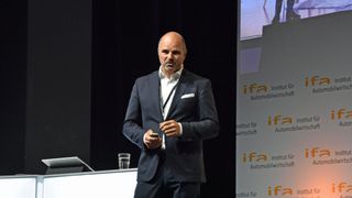 Markus Siebrecht, Vorstandsvorsitzender von Renault Deutschland, argumentierte auf dem IfA-Branchengipfel in Nürtingen als einer von wenigen Herstellervertretern gegen das Agenturmodell. (Bild: Simon – VCG)