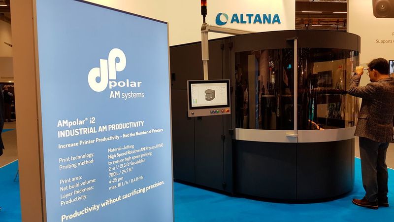 dp Polar und Altana zeigten einen kontinuierlich arbeitenden 3D-Drucker für die Serienproduktion im Multi-Material-Jetting-Verfahren. (D.Quitter/konstruktionspraxis)