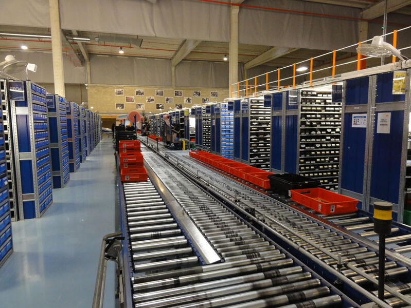Farnell-Distributionszentrum Lüttich: Sobald die Bestellung komplett gepickt ist, geht sie auf schnellstem Weg in Richtung Etikettierung (Bild: www.gregoryhenrard.be)