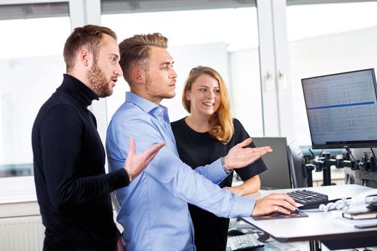 Das Team der Spedition Siegmann optimiert seine Geschäftsprozesse mit der bewährten Logistiksoftware von Reteco.(Bild:  Andreas Münchbach)