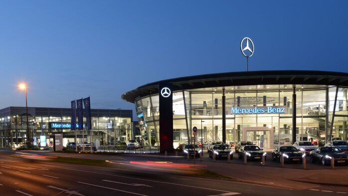 Die Niederlassungen von Mercedes-Benz könnten bald den Besitzer wechseln (im Bild die Niederlassung Hannover).(Bild:  Daimler AG)