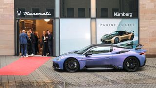 Maserati in Nürnberg: In der Fußgängerzone, Kaiserstraße 41, ist ein Pop-up-Store gestartet. (Bild: Maserati)