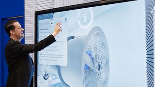 XR-Anwendungen eignen sich geräteunabhängig für die Präsentation beim Kunden, können aber auch auf klassischen Messen den Verkaufsprozess unterstützen. (Bild: Bernd Gabriel)