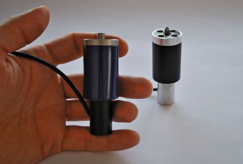 Bild 3: Piezoprüfantrieb mit Wegübersetzung.  (Bild: Isys)