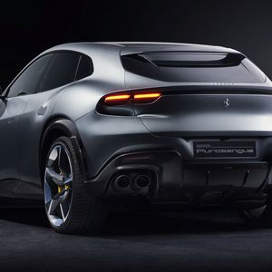 Das Heck des neuen Modells ist kurz und dynamisch.(Bild:  Autoren-Union Mobilität / Ferrari)